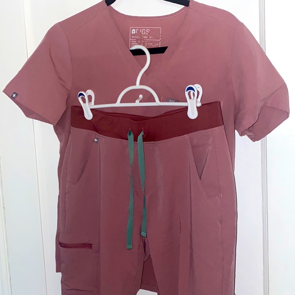 Figs Dusty Pink Scrub Set